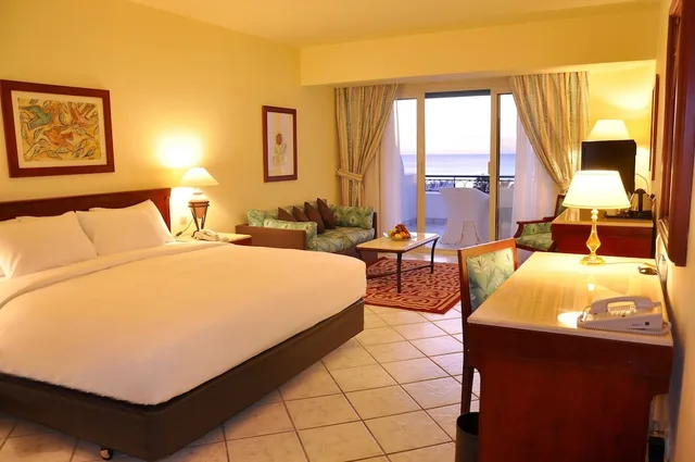 Deluxe, Hilton Sharm Waterfalls Resort 2/10