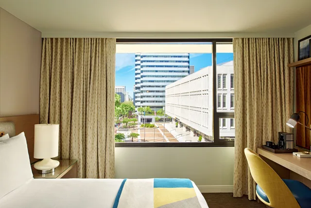 غرفة بريميير بسرير كينج، The Hotel Zags Portland 3/3