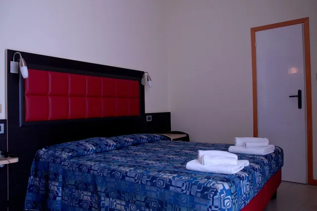 غرفة كلاسيكية بسرير كوين، Hotel Arno Rimini 2/4