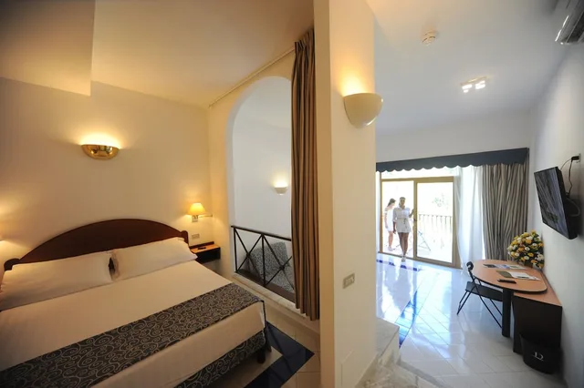 Comfort, Triple, Twin Beds, Panoramic Sea View, Sofa, Hotel Royal Positano 2/5