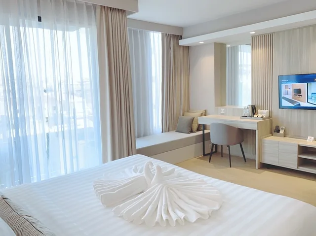غرفة غراند ديلوكس بسرير مزدوج، Aster Hotel And Residence Pattaya 4/10