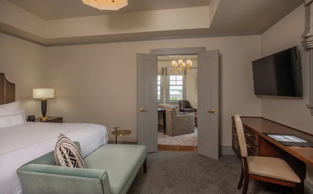 جناح بسرير كينج، The Virginian Lynchburg Curio Collection By Hilton 2/8