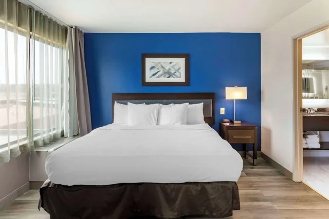 جناح بسرير كينج مع أريكة، Comfort Inn & Suites Grand Blanc/Flint 3/9