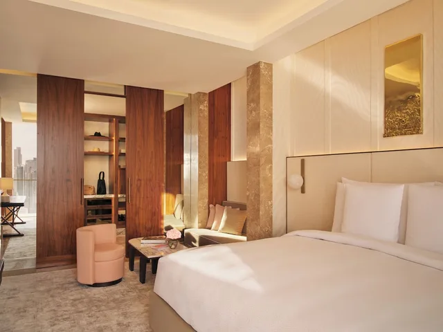 Royal, Lanai, Suite, Twin Beds، The Lana 1/7