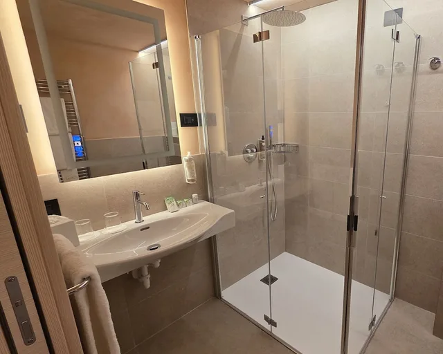غرفة كلاسيكية بسرير كوين بشرفة، St Michael Hotel 5/8