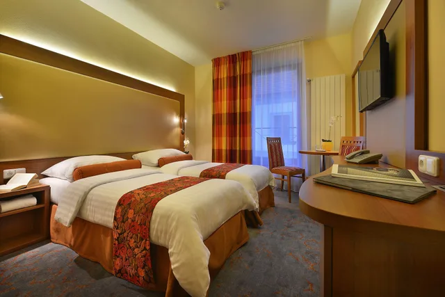 جناح عائلي بسريرين كينج بغرفتي نوم، MAXIMILIAN LIFESTYLE RESORT 2/3