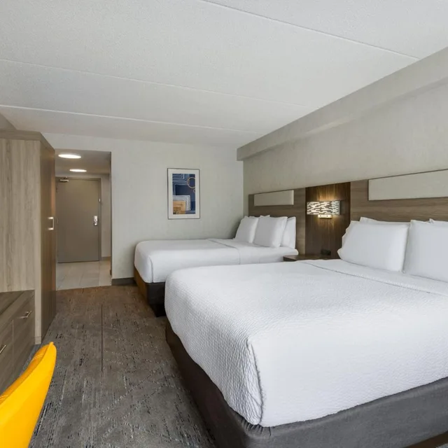 غرفة بسرير كينج وسريرين كوين لذوي الإعاقة، Holiday Inn Express And Suites Ottawa East Orleans 1/10