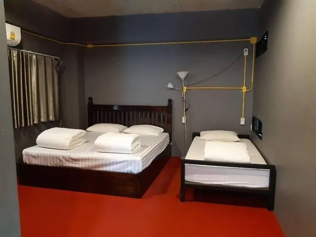 غرفة كومفورت ثلاثية بسرير كينج، 248 Street Hostel 1/1