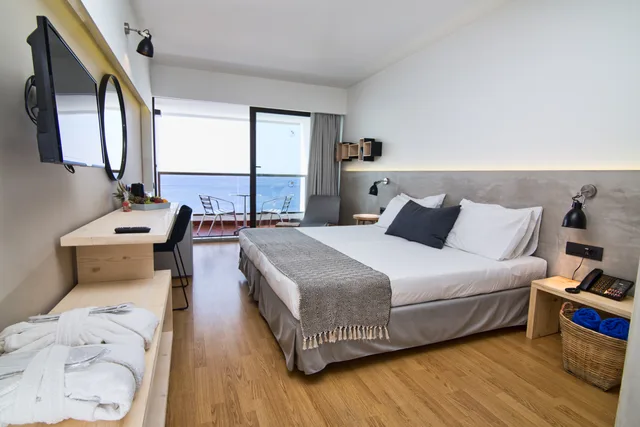 غرفة ديلوكس بسرير مزدوج أو سريرين منفصلين بإطلالة على البحر، Blue Sky City Beach Hotel - Adults Only 1/5