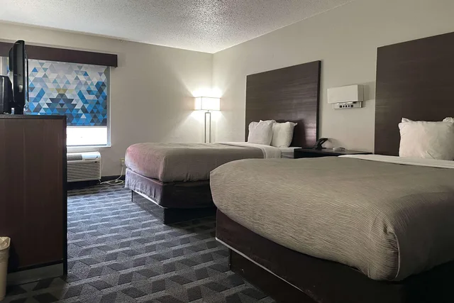 غرفة رباعية بسريرين مزدوجين، Quality Inn Hillsboro 2/3