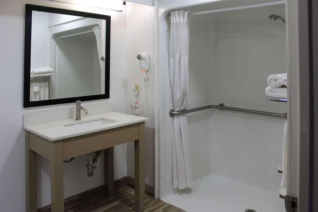 غرفة قياسية بسرير مزدوج، Quality Inn Scottsboro US/72-Lake Guntersville Area 3/3