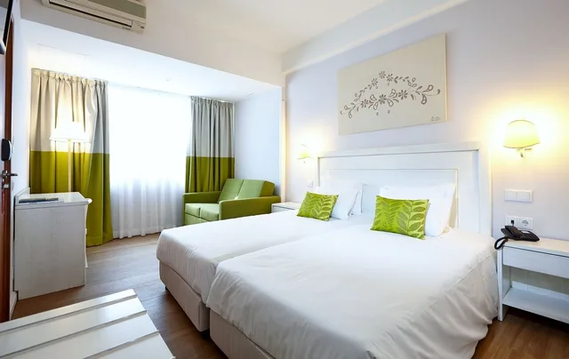 غرفة عائلية مفردة بسرير مزدوج، Hotel Madeira 4/10