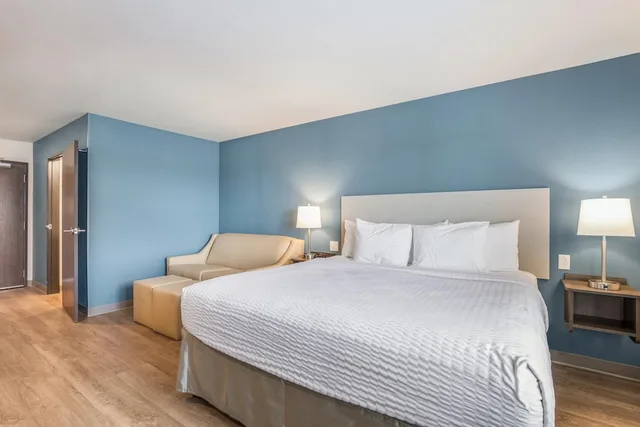 غرفة قياسية بسرير كينج، WoodSpring Suites Chicago Midway 3/6