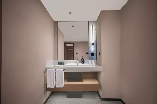 Standard, King Bed, Extra Floor Space، Holiday Inn Express Qingdao Downtown by IHG 5/5