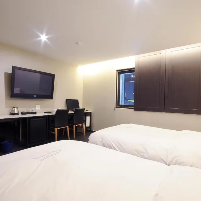 Deluxe, 1 Double and 1 Single Bed, No Parking، Queens Hotel 5/7