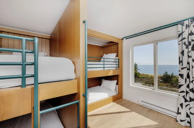 Town House, 1 Queen and 4 Single Beds, 2 Bathrooms, Sofa، Red Jacket Beach Resort Spa 5/10