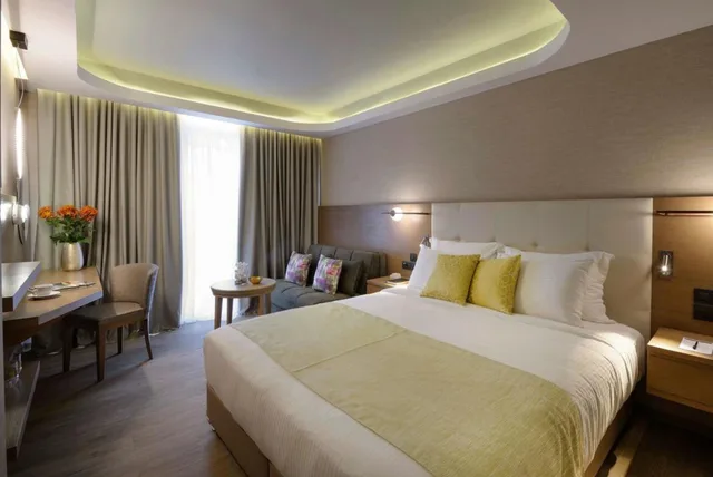 Executive, Triple, Zeus Essence Wyndham Athens Residence 1/1