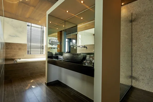 Wellness, Blue, Suite, Double Bed، Van Der Valk Hotel Sneek 3/3