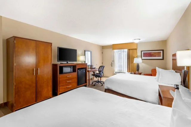 غرفة بسريرين كوين بحوض استحمام لذوي الإعاقة، Best Western Cottontree Inn 1/3