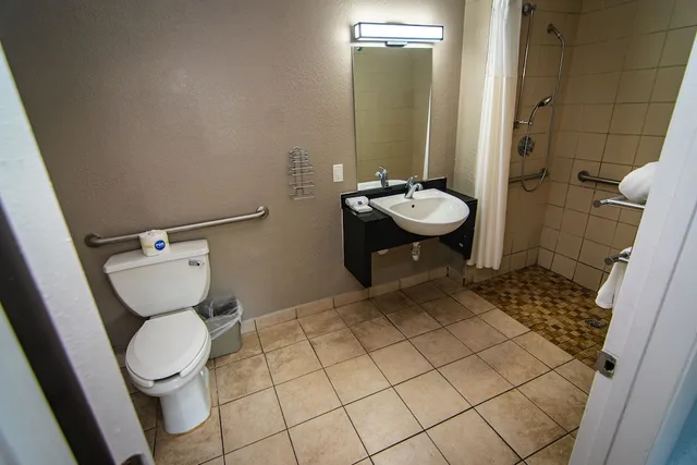 1 Full Bed - ADA/Tub/Premium/Mini Fridge، Motel6 Kissimmee, FL - Orlando 7/10