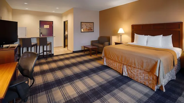 جناح بسرير كينج مع أريكة لذوي الإعاقة، Best Western Lockhart Hotel & Suites 1/2