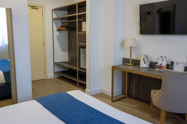 غرفة كلاسيكية مفردة بسرير كينج، GRAND HOTEL TIBERIO 4/10