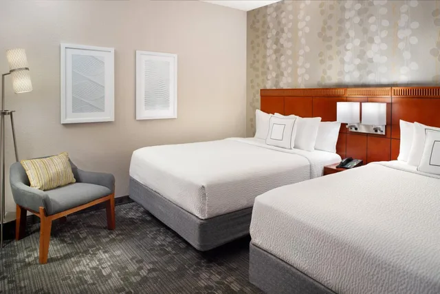 جناح بسريرين مزدوجين مع أريكة، Courtyard By Marriott Atlanta Airport South Sullivan Road 1/10