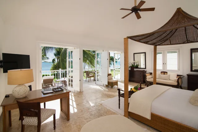 Junior Suite, King Bed, Beach Front, Tortuga Bay Puntacana 3/5