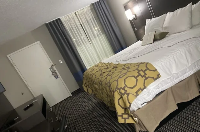 جناح بسرير كينج بغرفة نوم واحدة، Baymont By Wyndham Topeka 4/5