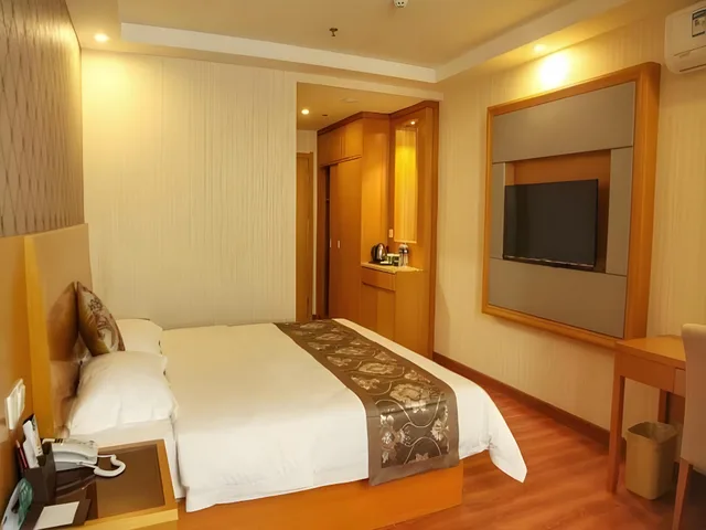 غرفة بزنس بسرير كينج وسرير كوين، Greentree Inn Zhuhai Mingzhu Station Express Hotel 1/2