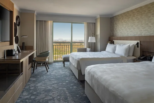 غرفة بسريرين كوين بشرفة لذوي الإعاقة، JW Marriott Orlando Grande Lakes 2/3
