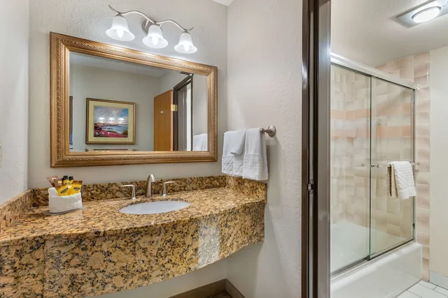 غرفة قياسية بسرير كينج، Best Western Plus Monterey Inn 5/6