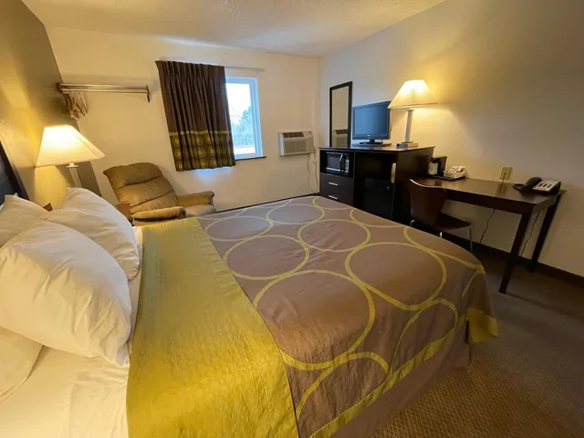 Room, Queen Bed, Studio 1 Hotel and Extended Stay Missoula 4/10