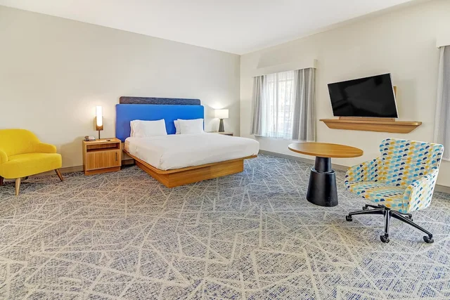 جناح استوديو بسرير كينج مع أريكة بمطبخ صغير، Hampton Inn Foley 9/10