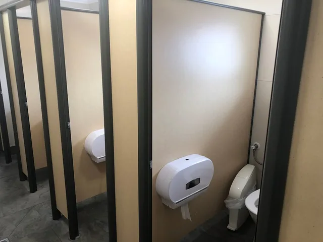 كابينة صغيرة بسرير مزدوج وسرير فردي وسرير بطابقين بحمام مشترك بمطبخ، Greymouth Seaside Top 10 Holiday Park 3/3