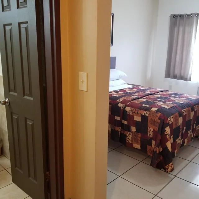 غرفة بسرير مزدوج، Parkway Inn Airport Motel 6/10