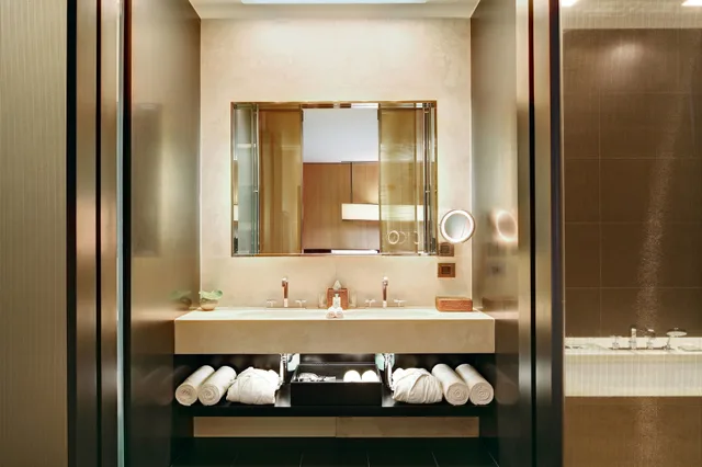 جناح ديلوكس بإطلالة على الحديقة بغرفة نوم واحدة، Bulgari Hotel Milano 8/9