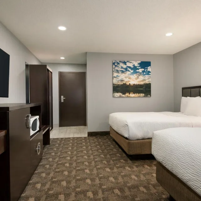 غرفة بسرير كينج وسريرين كوين، Days Inn By Wyndham Wainwright 2/6