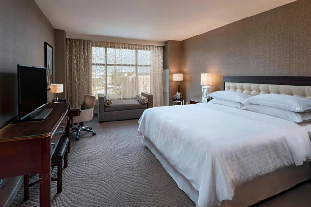 غرفة بسرير كينج، Sheraton Austin Georgetown Hotel Conference Center 1/6