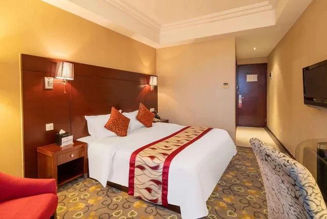 Room, Queen Bed, Ramada by Wyndham Wujiaochang Shanghai 1/1