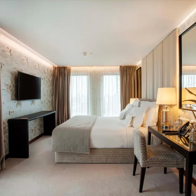 جناح جونيور ديلوكس بسرير كينج، Wine And Books Porto Hotel 4/9