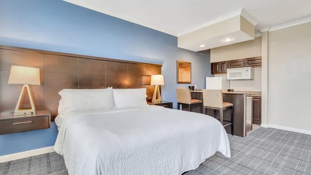 جناح استوديو بسرير كينج بمطبخ، Staybridge Suites Savannah Historic District 3/4