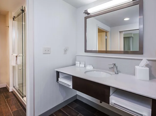 جناح بسرير كينج مع أريكة، Hampton Inn and Suites Claremore Ok 5/6