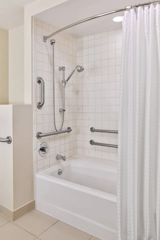غرفة تقليدية بسرير كينج، The Westin Denver Downtown 7/8