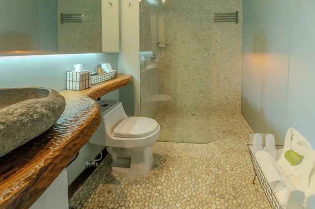 غرفة قياسية بسرير كينج، The Charlee Hotel 4/5