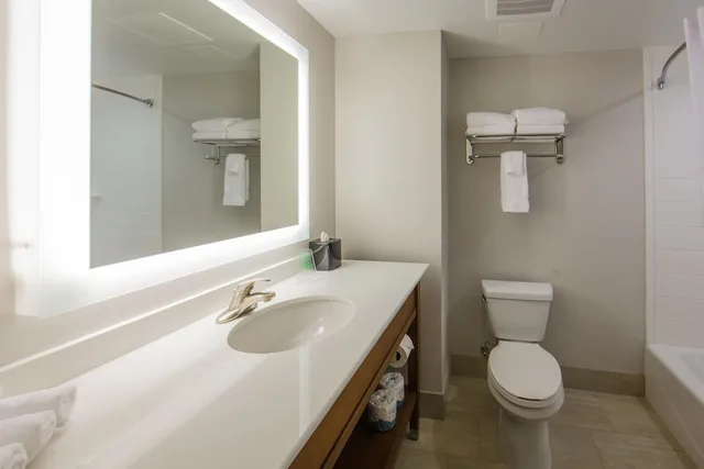غرفة قياسية بسريرين كوين، Holiday Inn Express Gatlinburg Downtown 8/8