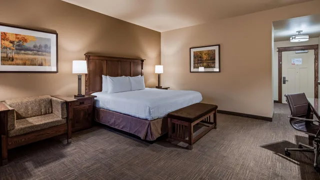 غرفة بسرير كينج، Best Western Plus High Country Inn 5/10