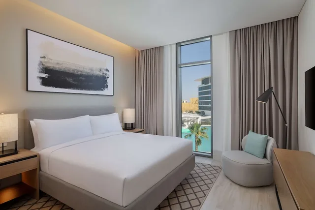 شقة بسرير كينج بغرفة نوم واحدة مع أريكة، DoubleTree by Hilton Abu Dhabi Yas Island Residences 1/6