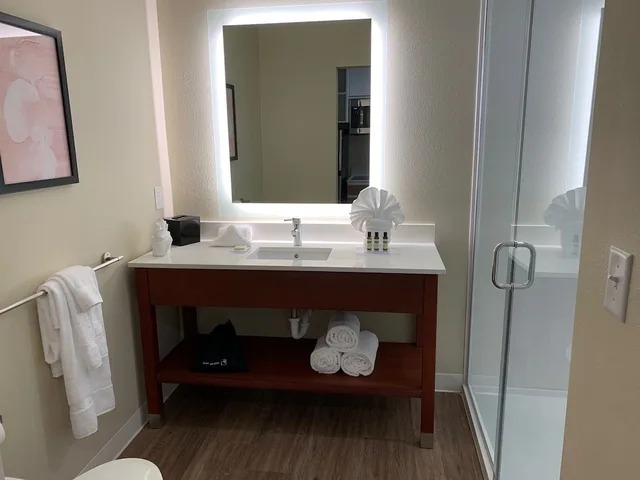 جناح استوديو بسريرين كوين، Hawthorn Suites by Wyndham Monahans 3/3