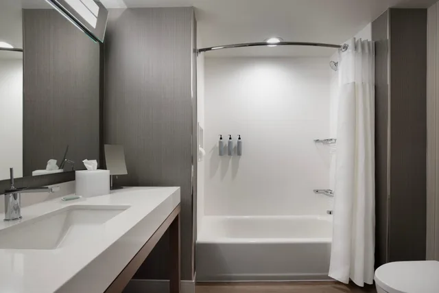 Standard, 2 Queen Beds, City View, Courtyard By Marriott Nanaimo 6/10